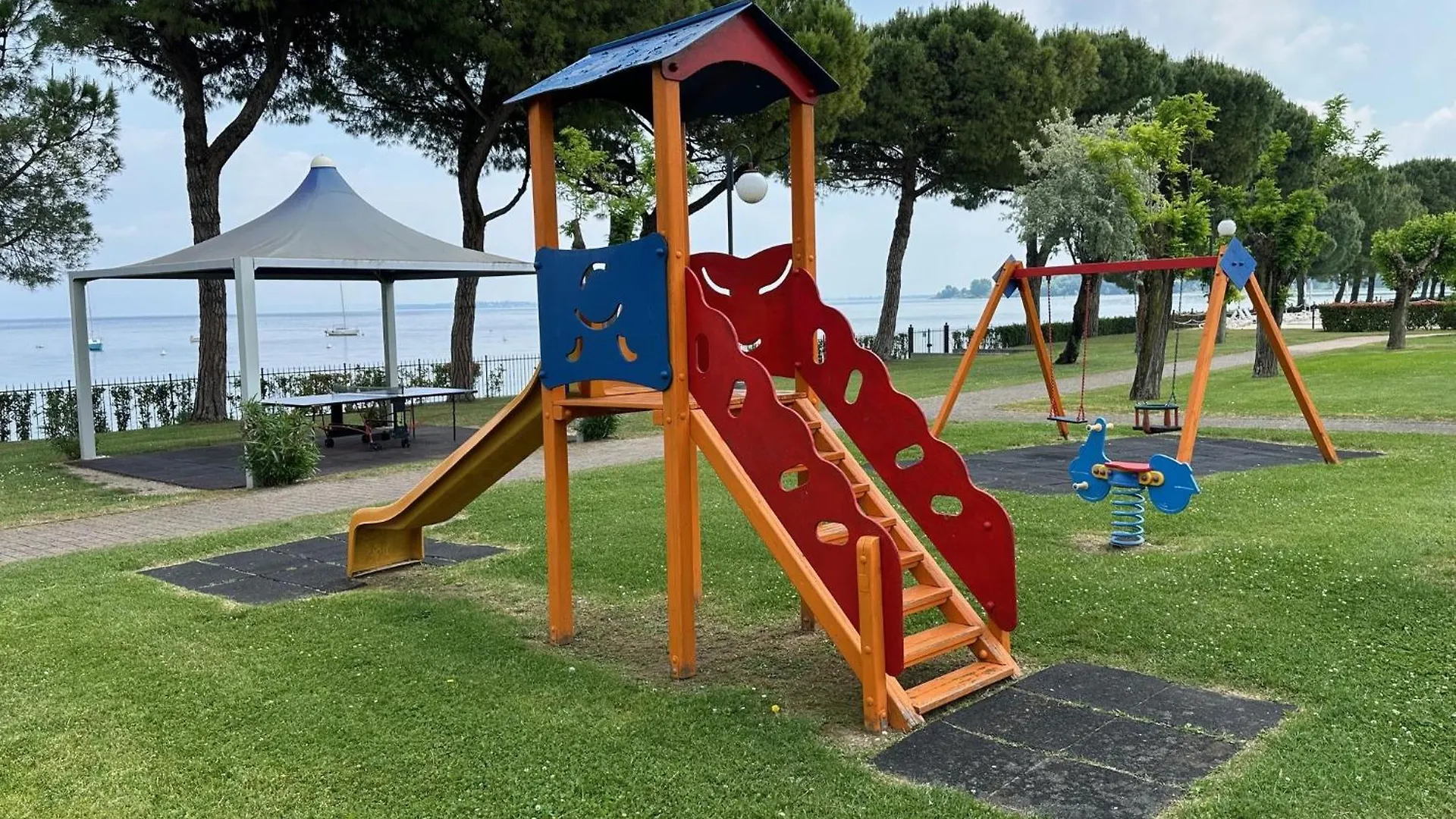 Le Corti Del Lago Padenghe sul Garda 4*,  Italy