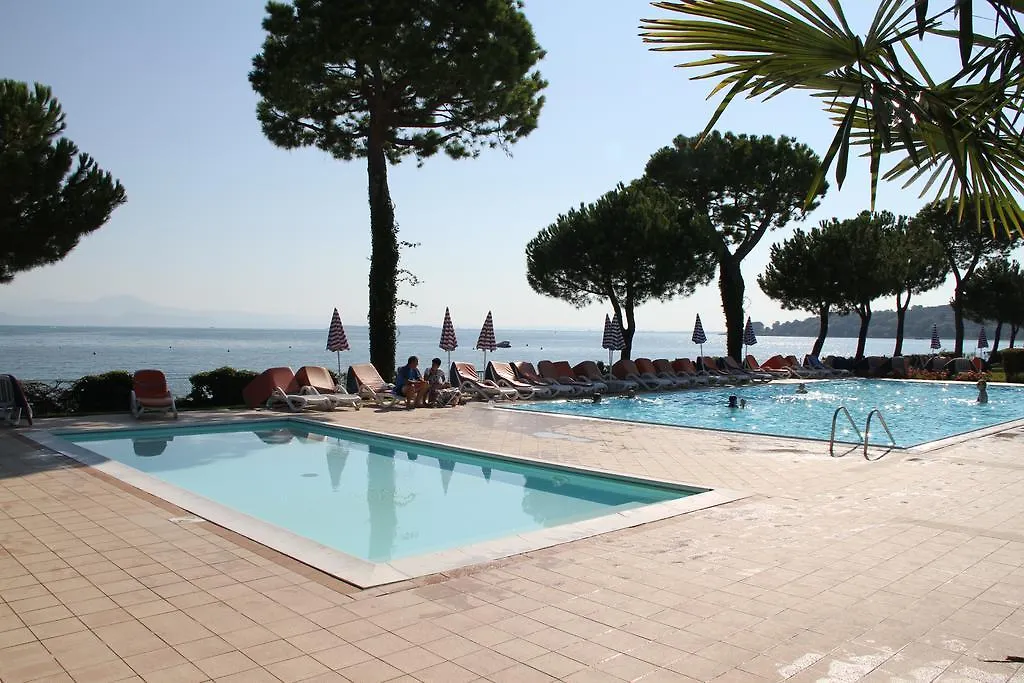 Le Corti Del Lago Padenghe sul Garda 4*,  Italy