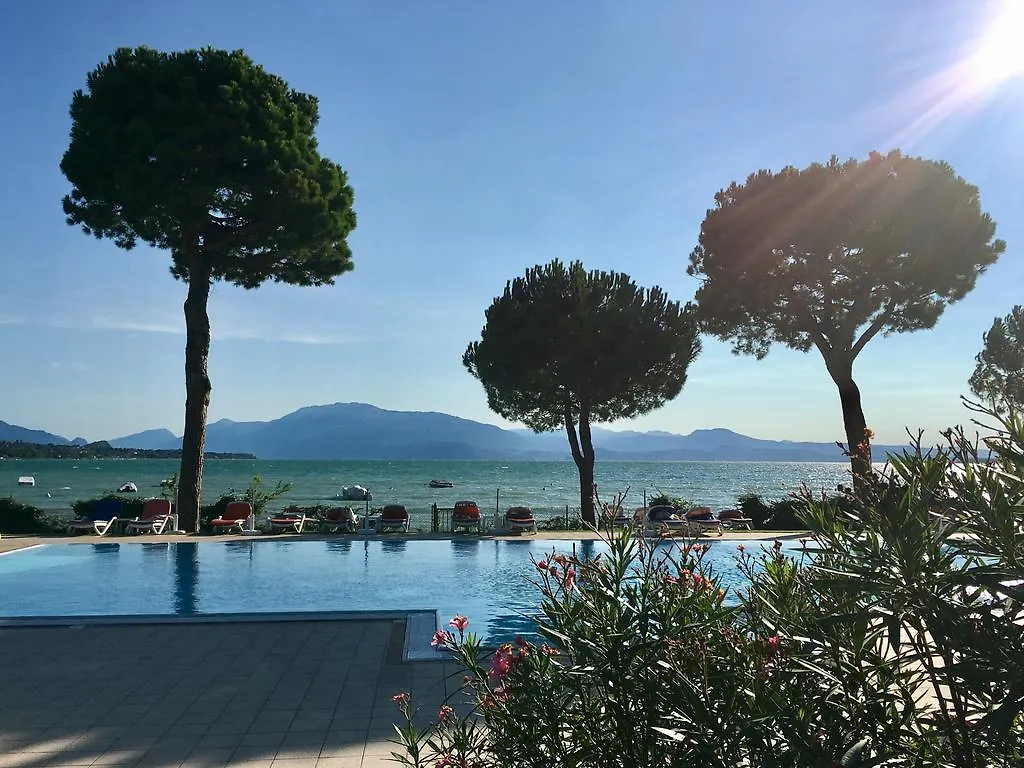 Le Corti Del Lago Padenghe sul Garda 4*,